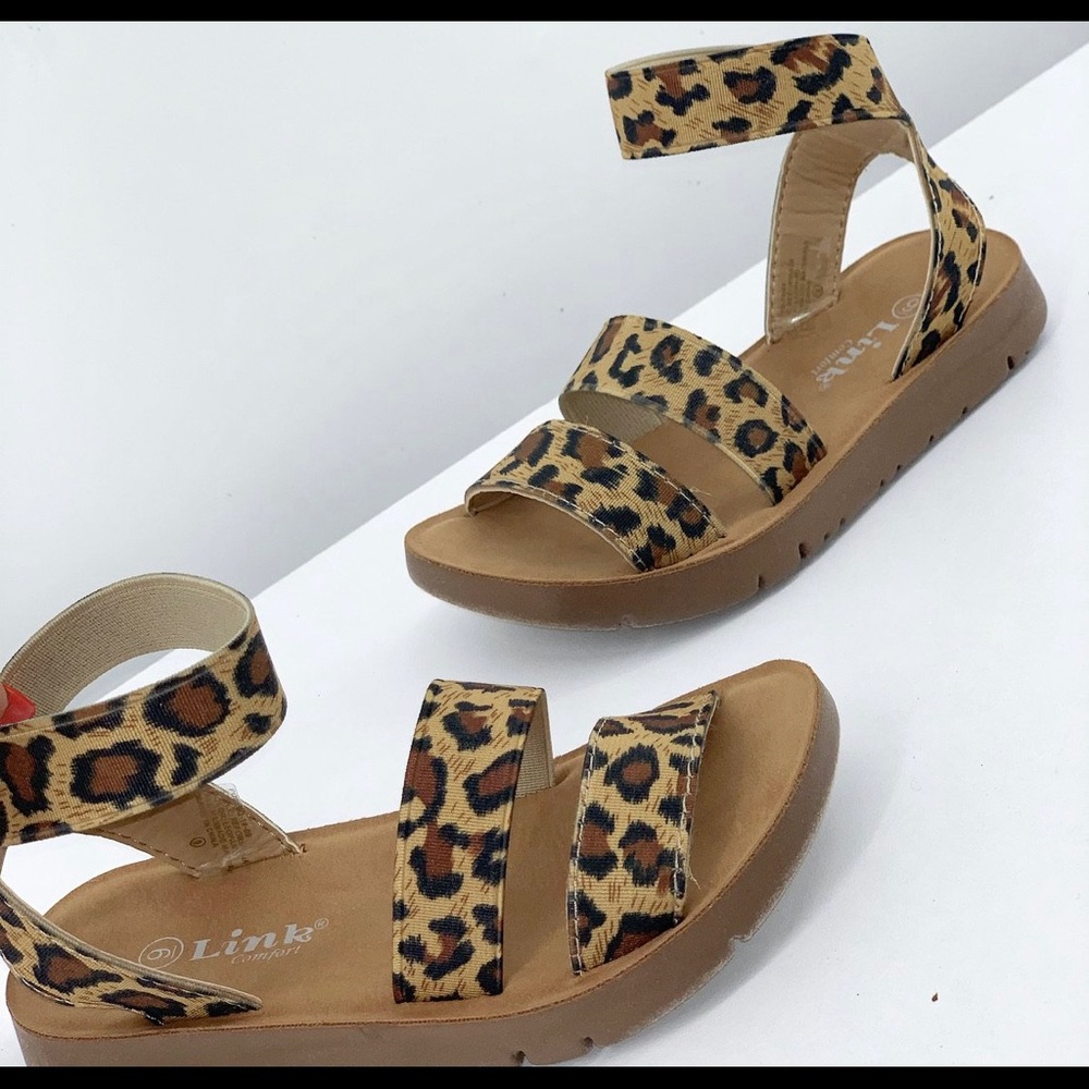 Kids leopard sandal
